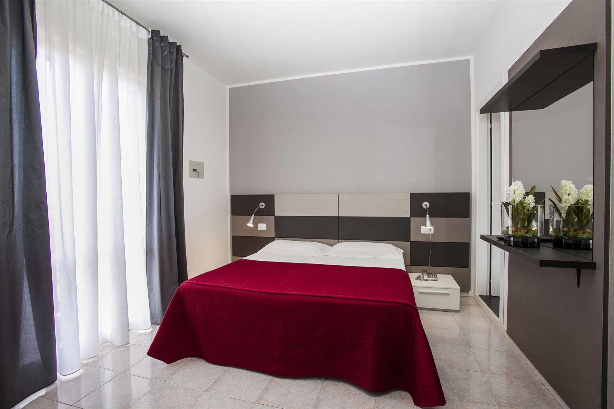 לידו די ג'סולו Hotel Gardenia מראה חיצוני תמונה