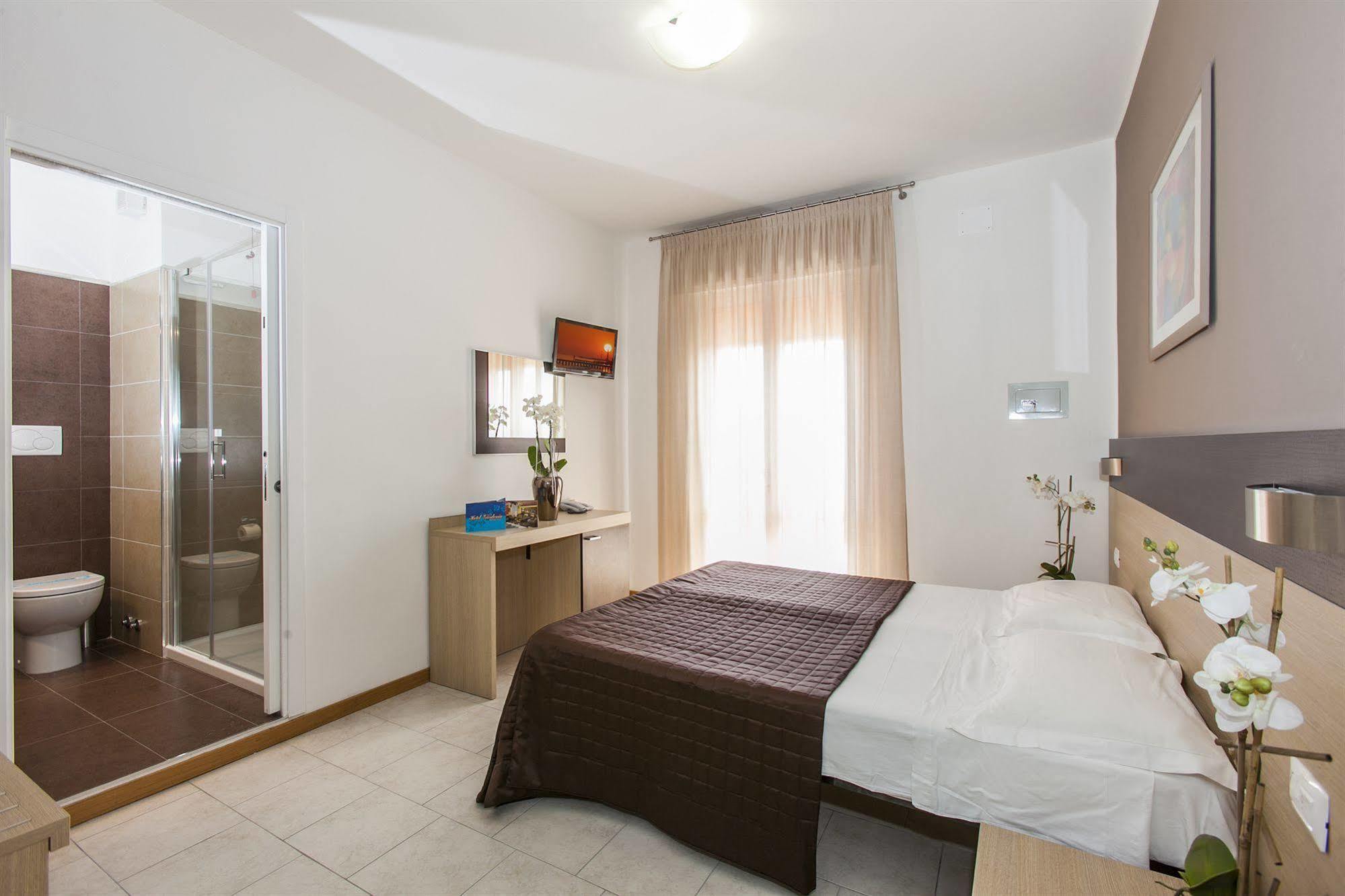 לידו די ג'סולו Hotel Gardenia מראה חיצוני תמונה